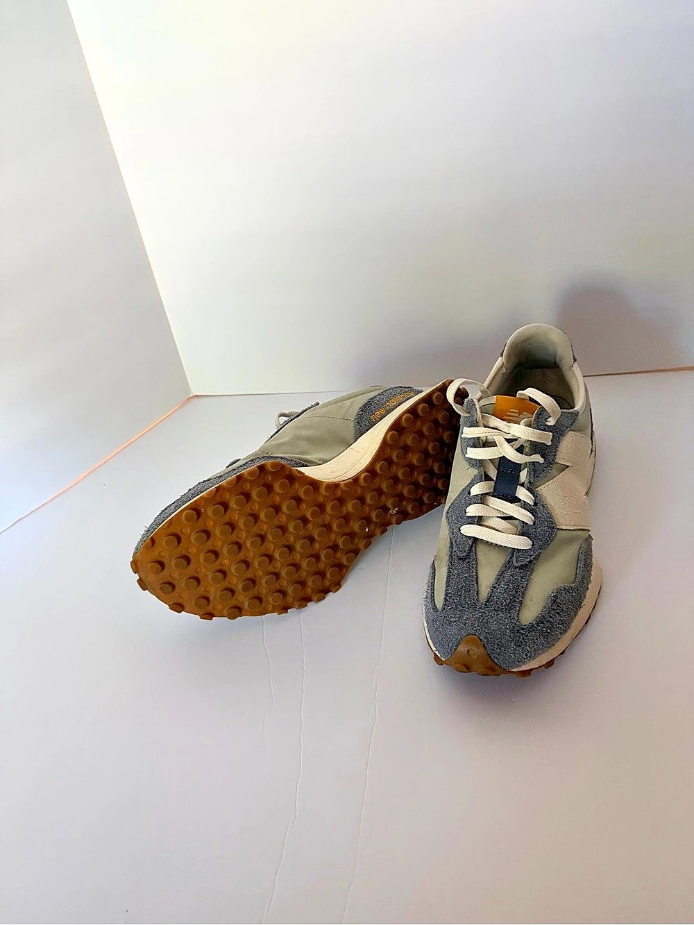 New Balance 327 Gray & White Sneakers - Picture 2 of 3